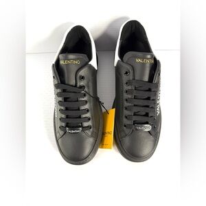 Mario Valentino Fresia leather sneaker in black and white.